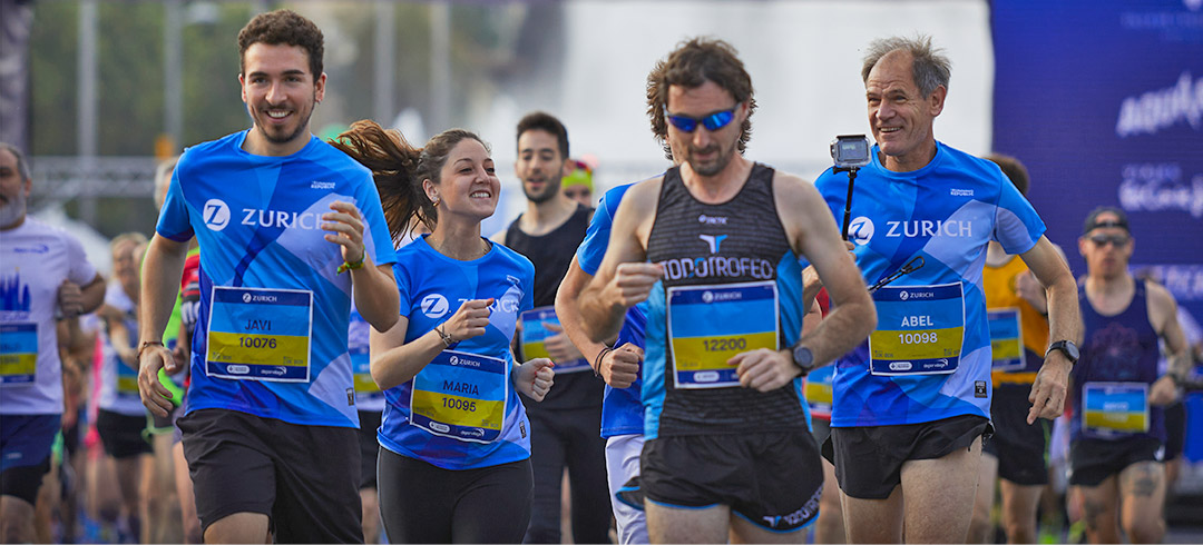 Diferentes corredores en la Zurich Marató Barcelona